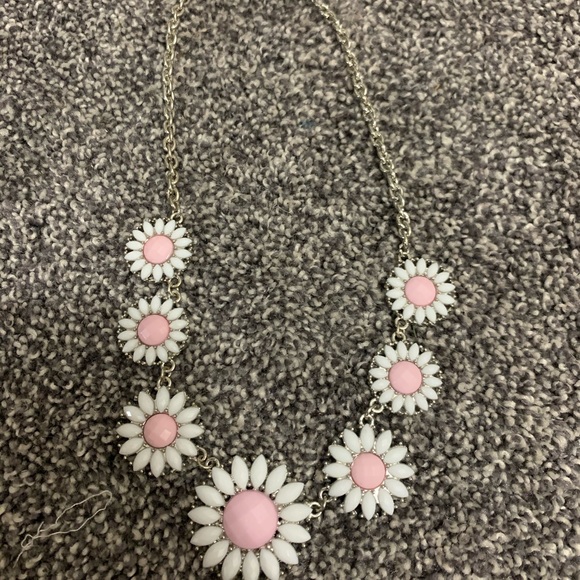 Jewelry - Floral necklace